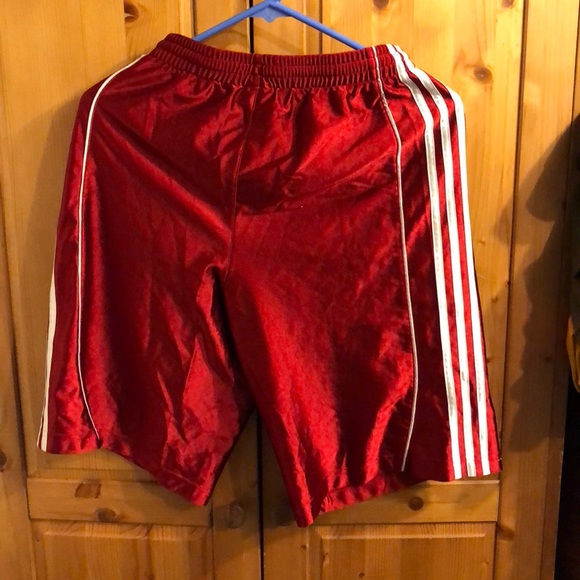 Adidas red white shorts size XL has pockets - Picture 2 of 2